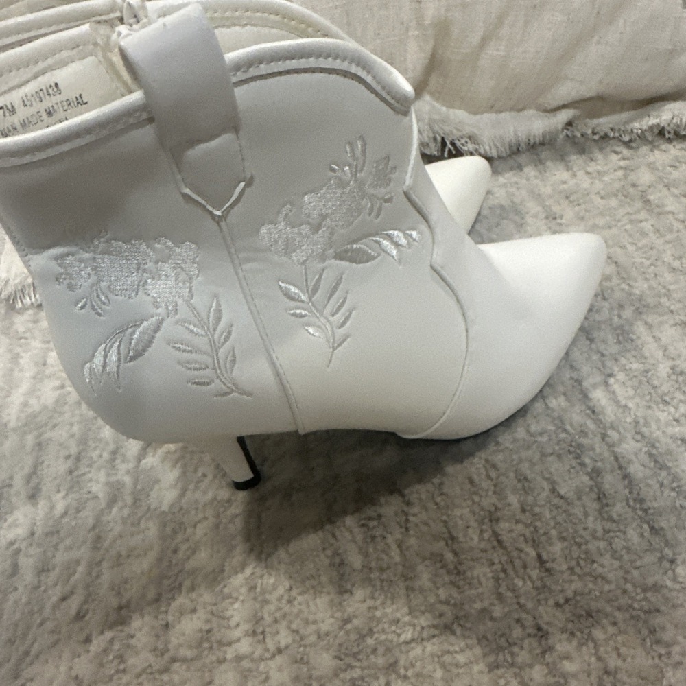 Cato Comfort Ankle Boots Rodeo Cowgirl Women's Size 7M White Embroidered Heeled - Picture 6 of 14
